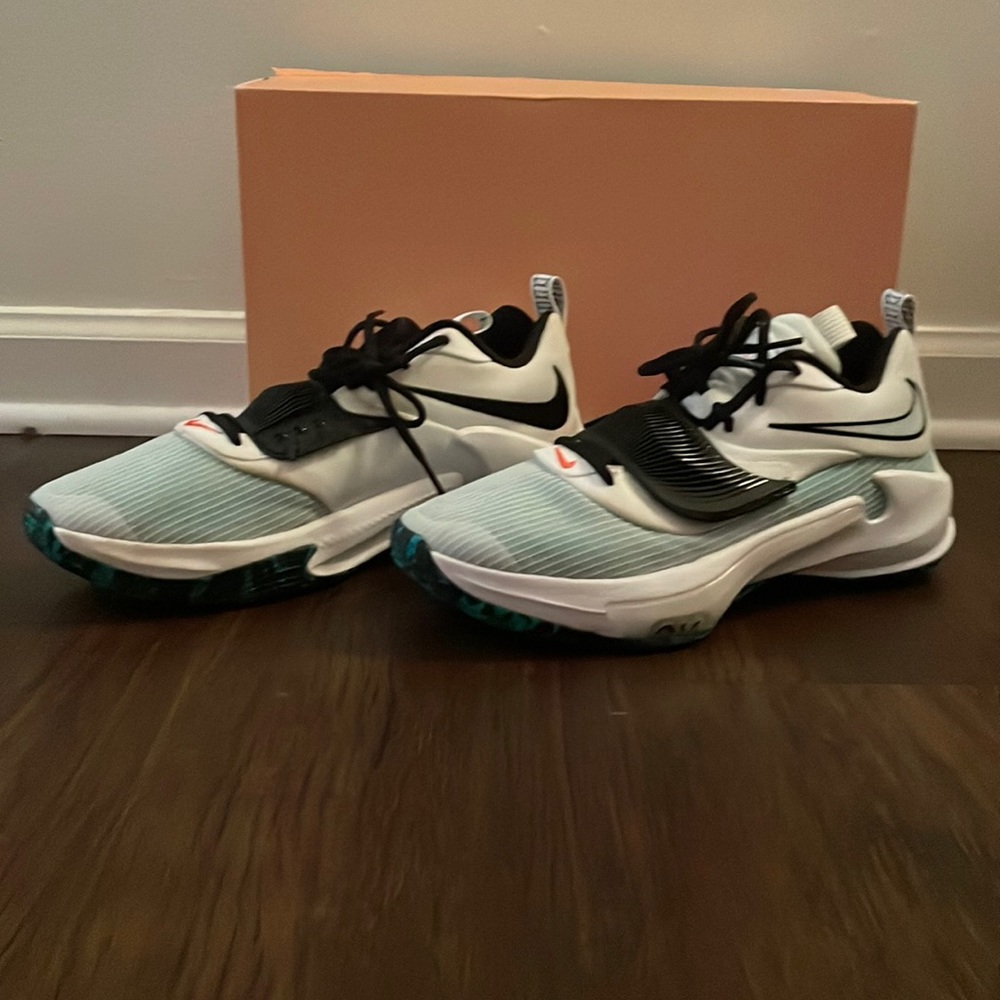 Zoom Freak 3’s LIKE NEW! ACCEPTING OFFERS!🙂